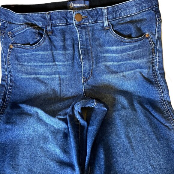 Democracy Jeans Size 16 light wash slight flare leg - Picture 2 of 12